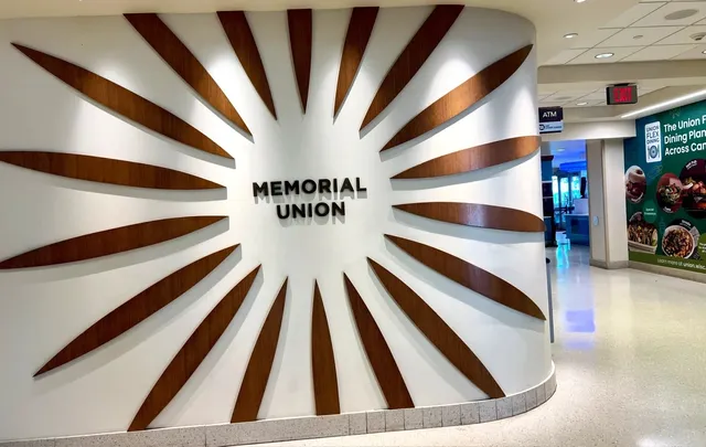 The Ultimate Water Fun in Madison | Kayaking on Lake Mendota 🚣☀️