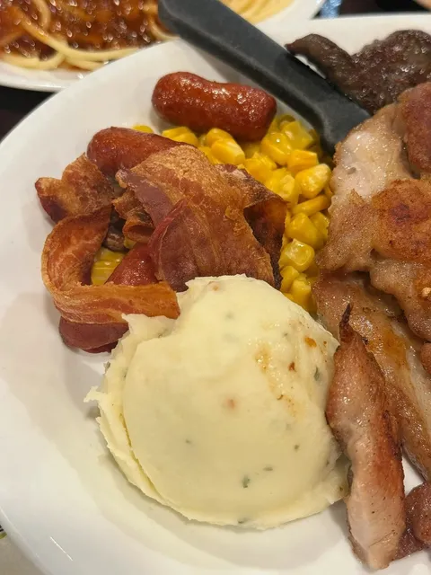 Only $8 per steak! This 20-year-old Hong Kong-style cafe in LA 🍽️