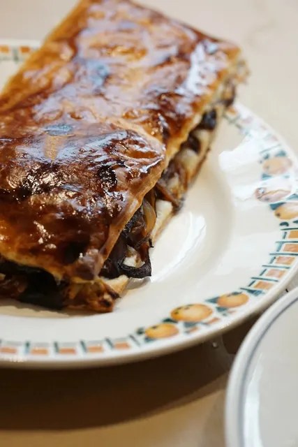 🇫🇷 3 Cozy Paris Eats Under €30! 🍽️💰