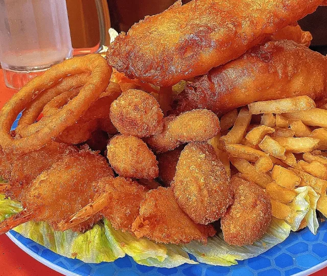 White Rock Must-Eat: Legendary Fish & Chips! 🐟🍟