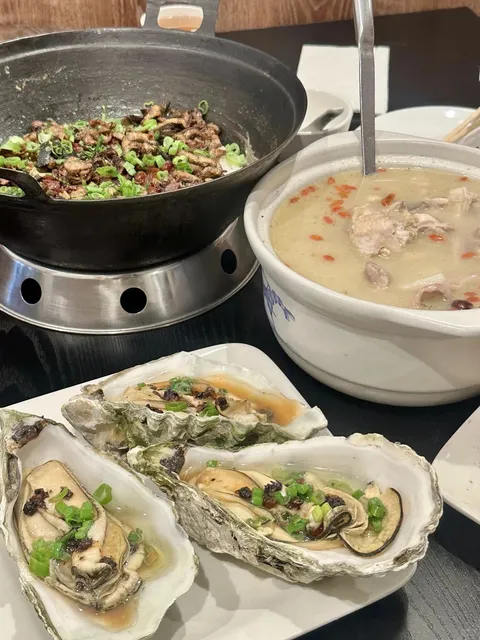 New Cantonese Taishan Clay Pot Rice in Chicago