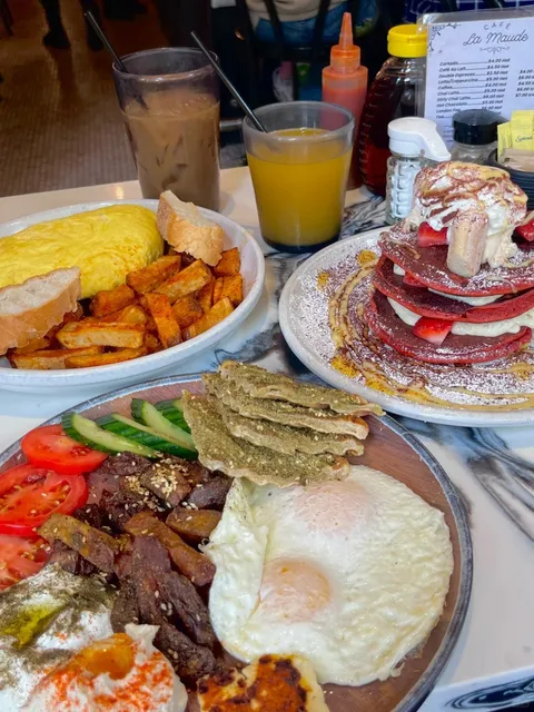 Portions Big Enough to Feed a Middle-Class American Family of Six 😅