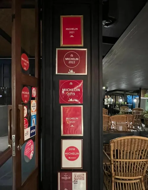 🌟 Bangkok's Budget Michelin Restaurant | The Local 🌿