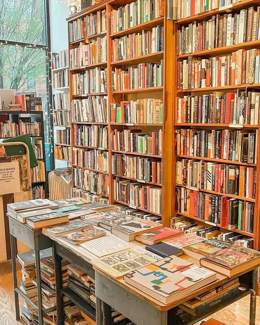 📖 9 Must-Visit Bookstores for Summer Camp in New York (3)🌟