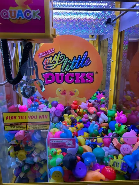 ⛳️ Playing Mini Golf at Holey Mackerel in Wisconsin!