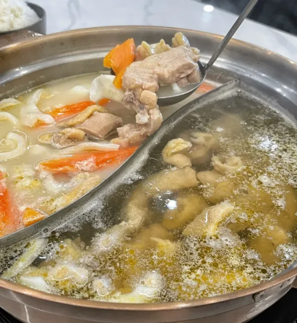 New York | Coconut Chicken / Fish maw chicken and mandarin duck pot