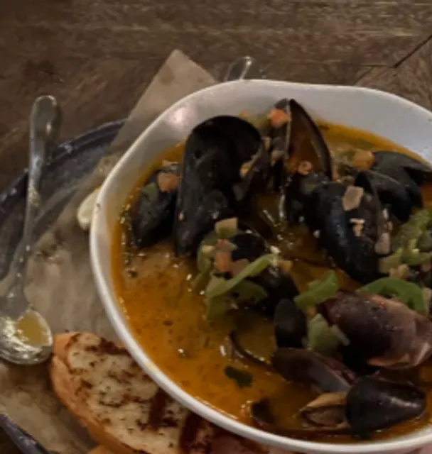 I’m Totally a Fan of This Seafood Restaurant Now! 🧡