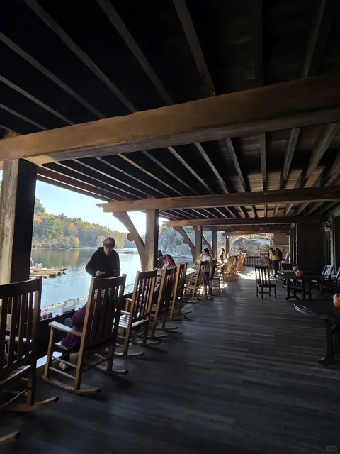 Catching the Last Glow of Fall at Mohonk Mountain 🍂