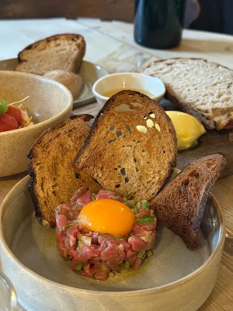  London’s Best-Kept Gastropub Secret (Shhh!) 🤫🍖​​