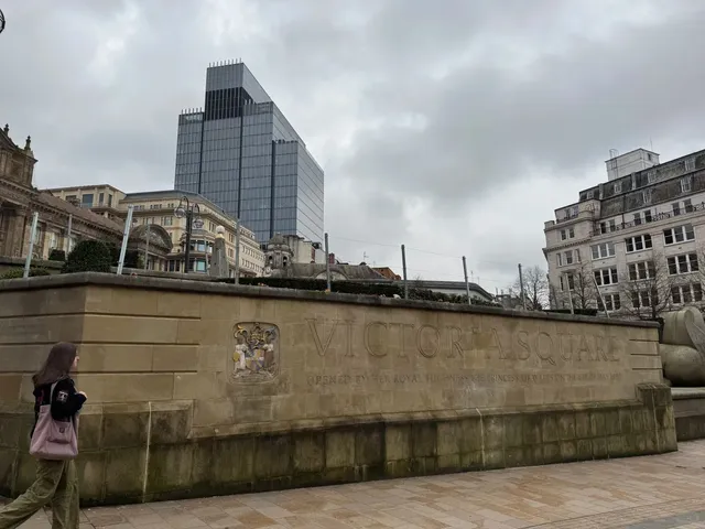🇬🇧 Birmingham Must-See: The European Romance of Victoria Square!