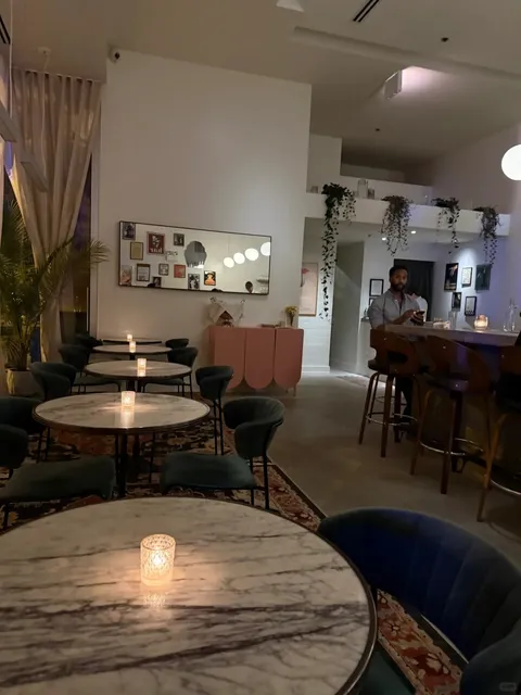 Oliver's in Chicago – A Restaurant You’ll Regret Not Trying! 🍽️✨