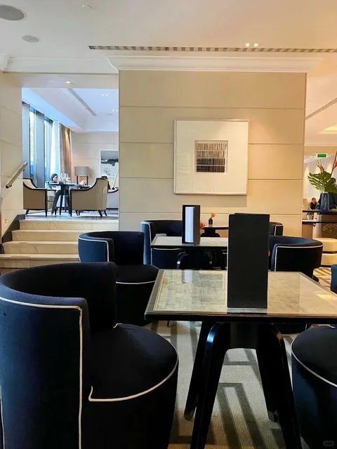 🇬🇧 LONDON HOTEL GOALS: Hyde Park Views & Royal Vibes! 😍