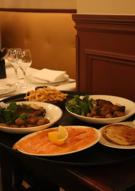 How to Eat Like a Local in Paris? Recommendations from a Parisian Frie