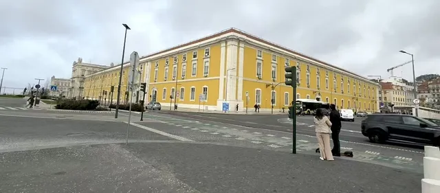 Busy place: Praça do Comércio