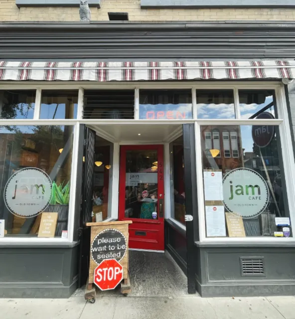 🇨🇦 Jam Cafe, a popular store in Victoria, is a good place to order