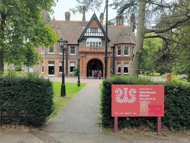 🇬🇧 Hidden Gems of Britain : Luton – Beyond the Airport