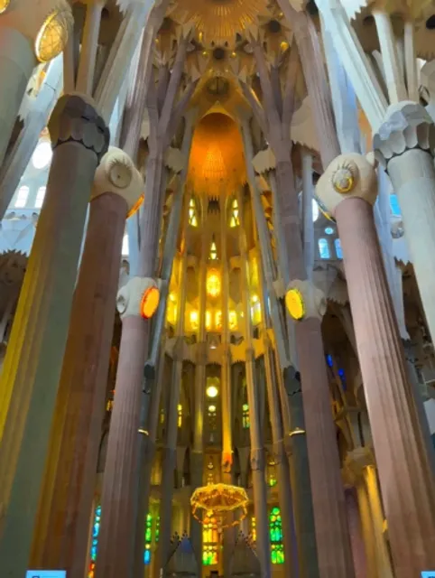  Barcelona 4-Day Itinerary: Eat, Stay & Play Like a Pro!