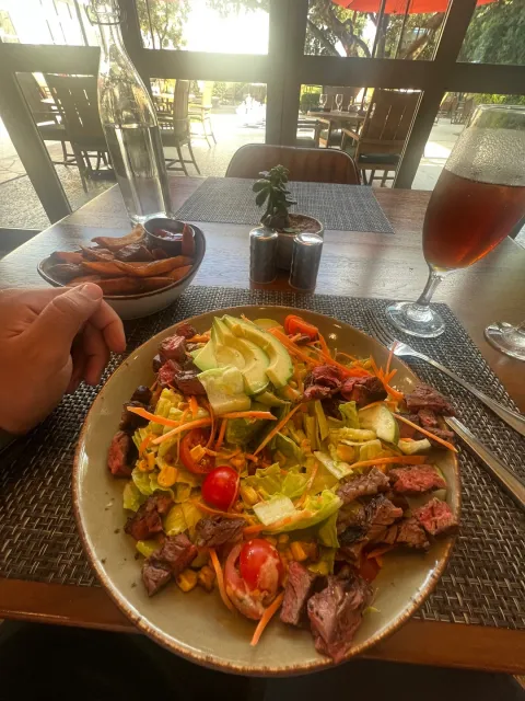 Top-Notch Service & Delicious Meals 🍽️✨