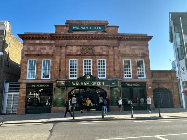 🍻 An Amazing Bar in an Old Underground Station Ticket Hall! 🍻