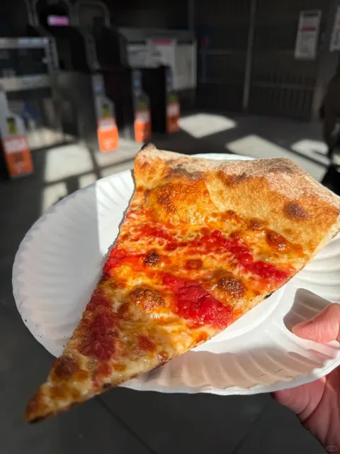 A Pizza Spot Hidden in a Subway Station — Chomp Pizza 🚇
