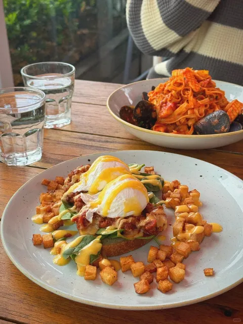 🇦🇺 Geelong Day Trip: Coastal Charm & Vintage Treasures