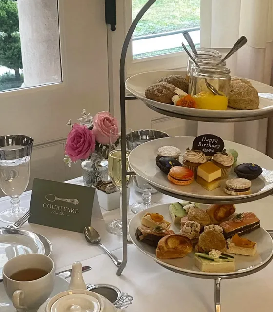 Boston can have afternoon tea with nice dresses 🍰🧀🥧