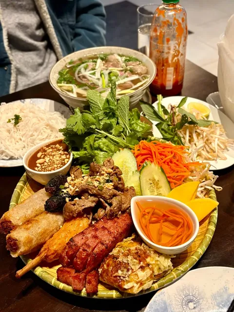  🇨🇦 Affordable Vietnamese food in Waterloo—refreshing-style pho aler