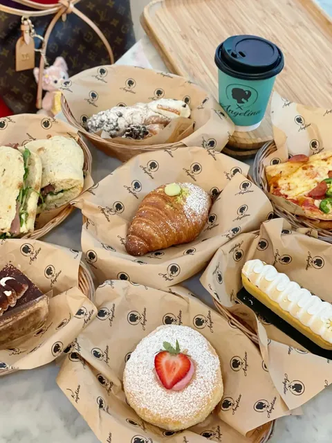 New York Donut Shop: Angelina Bakery Times Square NYC