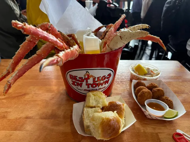 Alaska | Juneau, Glaciers, and King Crab 🦀🧊