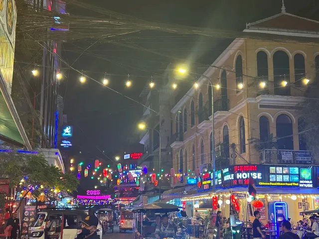 Cambodia Travel Guide (1) - Safety, Transport & Budget Tips! 🇰🇭✈️