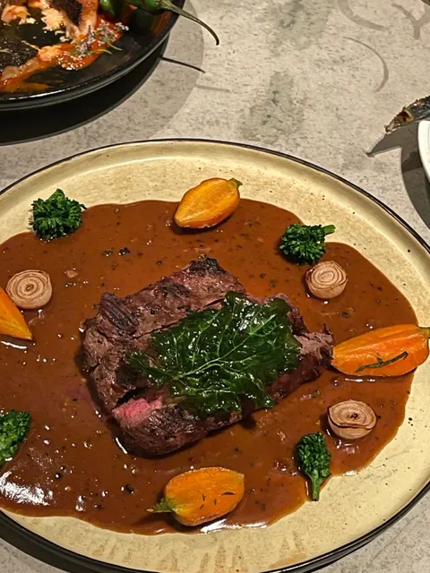 LA | Workshop | A Chic, Delicious “Concrete Cocoon” Date Spot 🏗️🍽️✨