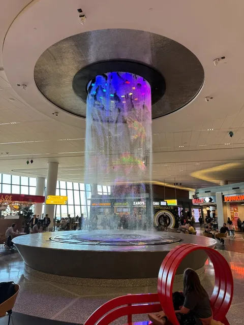 Omaha First Impressions | Chasing Buffett & Midwest Vibes ✈️🏡