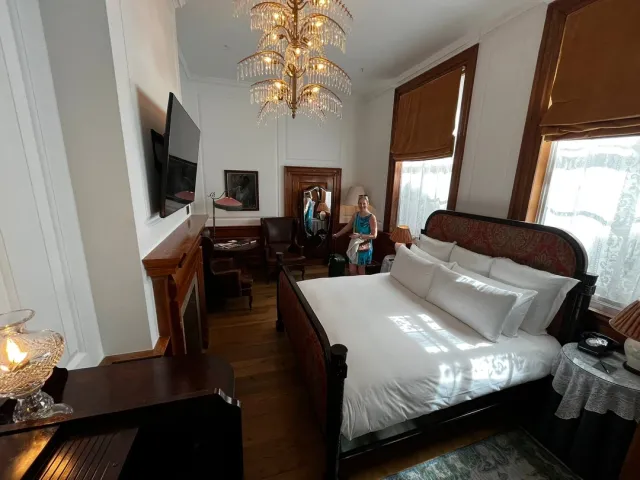 🎉 A Stylish Anniversary Stay to Remember! 🎉