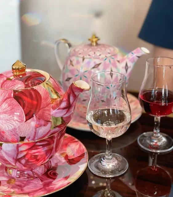 Sisters Jovibeeeau afternoon tea bar