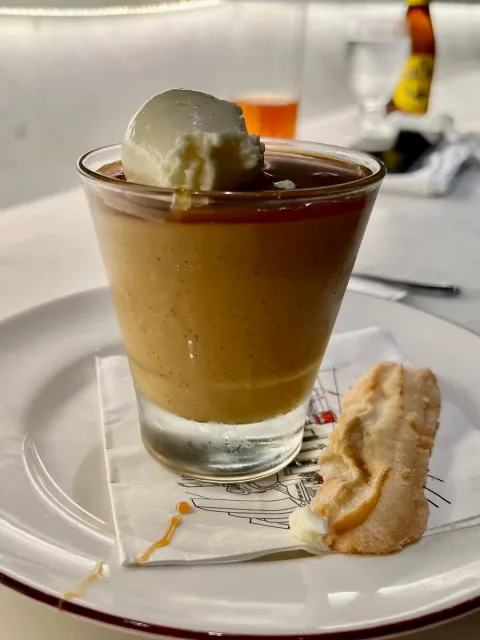 Amazing Food & Vibes! 🍔✨