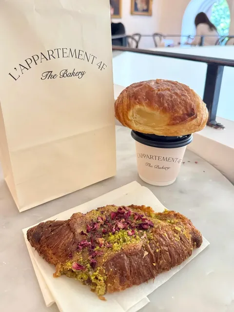 New York's L'Appartement 4F 🥯