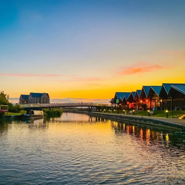 🇬🇧 Swindon Travel Guide: Where Industrial Heritage Meets Countryside