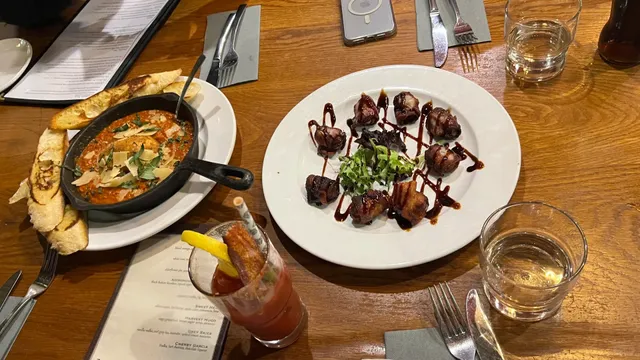 🇺🇸 Rochester Restaurant Review | The Gate House 🍽️🪵