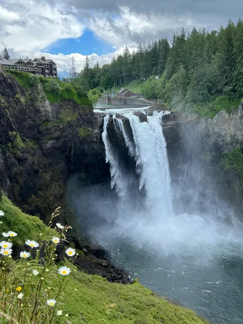 Seattle Toddler Hiking Adventure at Snoqualmie Falls