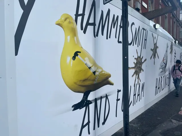 🇬🇧 London | The London Museum's Pigeon Takeover Is Here! 🐦✨  