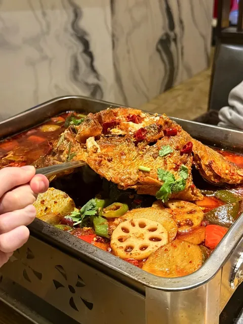 NYC | This Whole Grilled Fish Saved Me in -10°C Weather! ❄️🔥