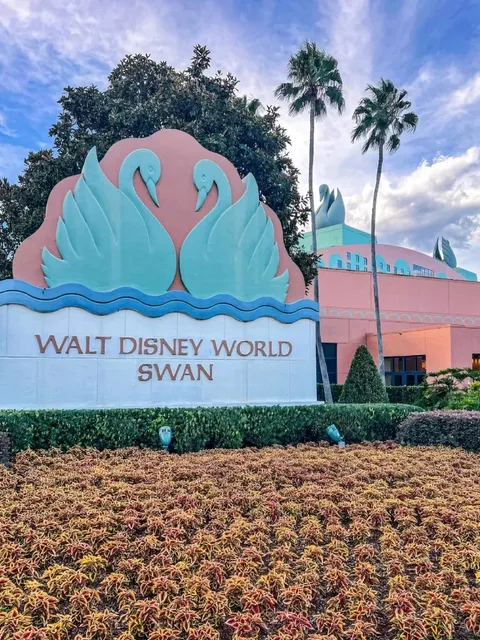 🦢 Walt Disney World Swan Hotel: Your Disney Dream HQ! 