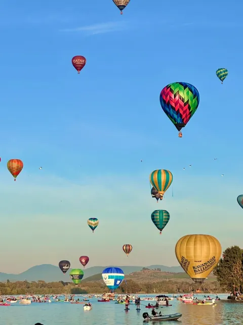 The hot air balloons over Canberra 🎈 are so beautiful!