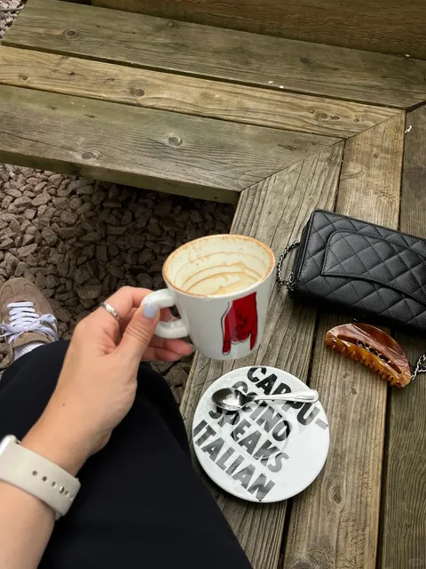  A Charming Italian Corner Café for the Perfect Afternoon ☕️