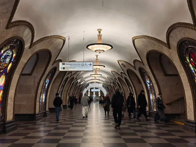 Moscow Metro Guide: Must-See "Underground Palaces" 🚇
