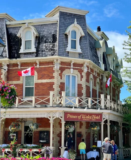The small town of Niagara-on-the-Lake🏡 has many great little shops to