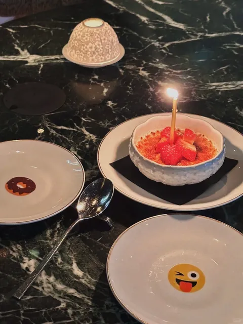 Dining at NYC's New Emoji‑Plate Restaurant 🍽️