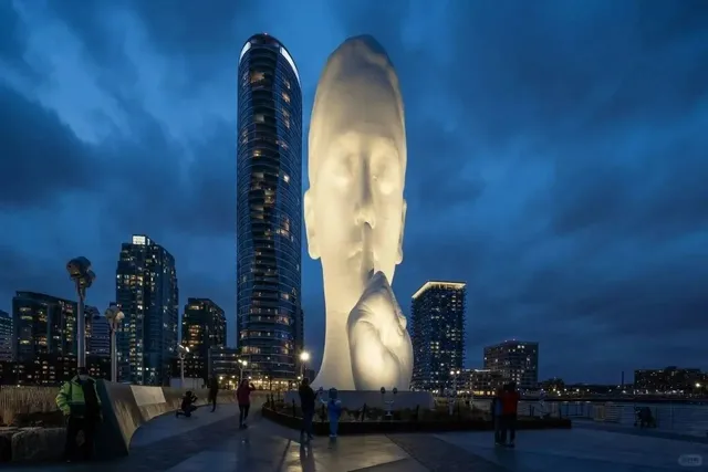 Water's Soul Sculpture in New York | Art of Light, Soul of Water