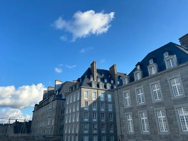 🇫🇷 Travel Plog Vol.1 — Pirate City Saint-Malo! 🏴‍☠️🌞