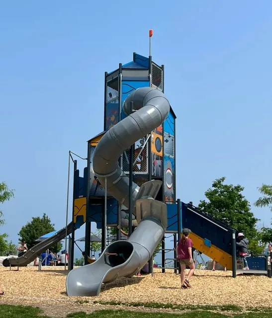 🇨🇦 Oshawa's Lakeview Park: A Perfect Daycation Spot! 🌊✨